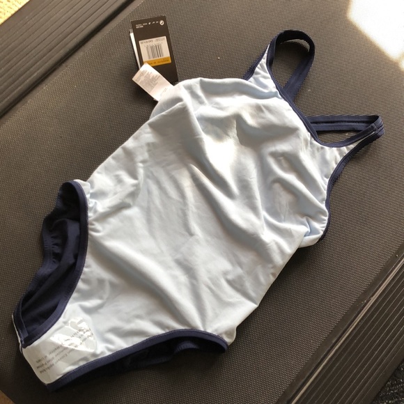 NIKE (10) One piece swimwear - Picture 13 of 13